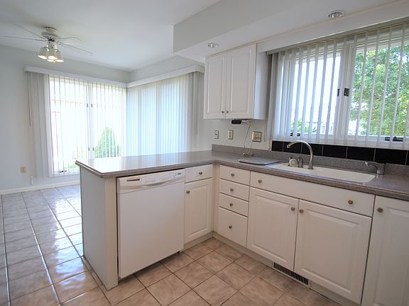 3rd image of 19 Hayfield Way