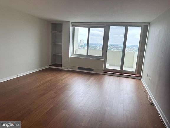 3rd image of 604 S Washington Sq APT 1611