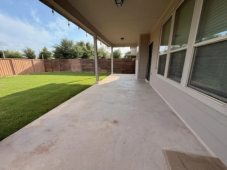 9601 Gynerium Dr — Photo 16