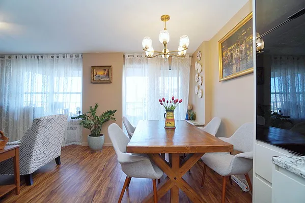 Sold by Remax Edge | media 14