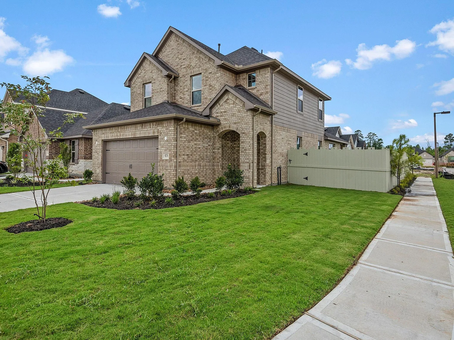 4 bed, 2.5 bath, 2181 sqft, $2,500 — Photo 1