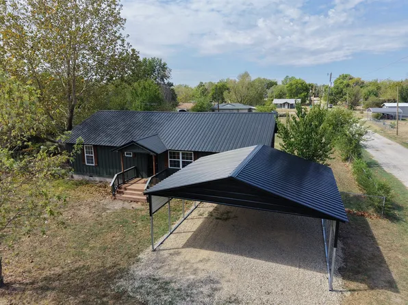 817 N 4th St, Okemah, OK 74859