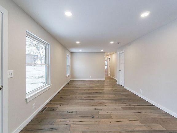 5th image of 1606 Wenig Rd NE