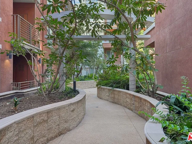 100 S Alameda St #115 — Photo 25