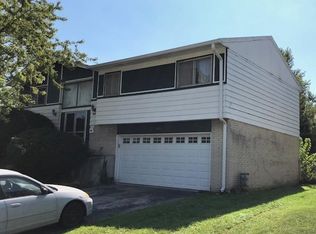 9001 Forest Dr, Hickory Hills, IL
