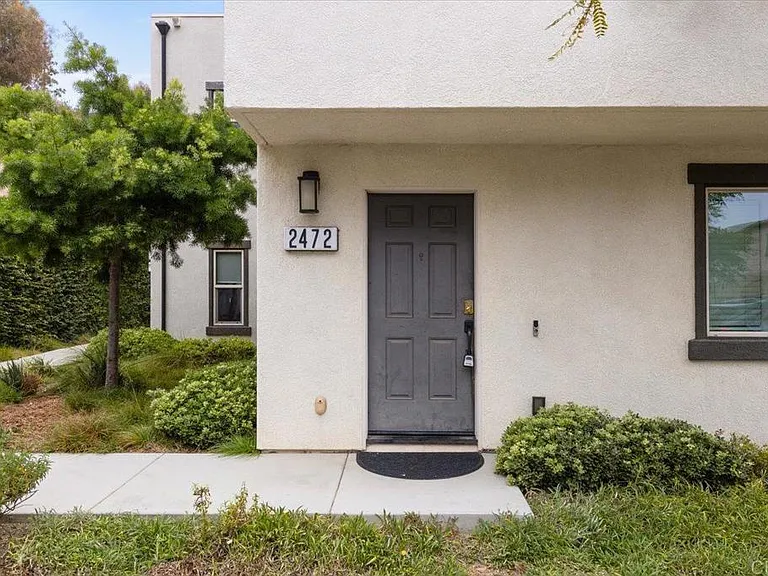 2472 Solara Ln — Photo 3
