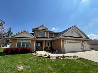 726 Country View Dr, Toledo, IA, 52342