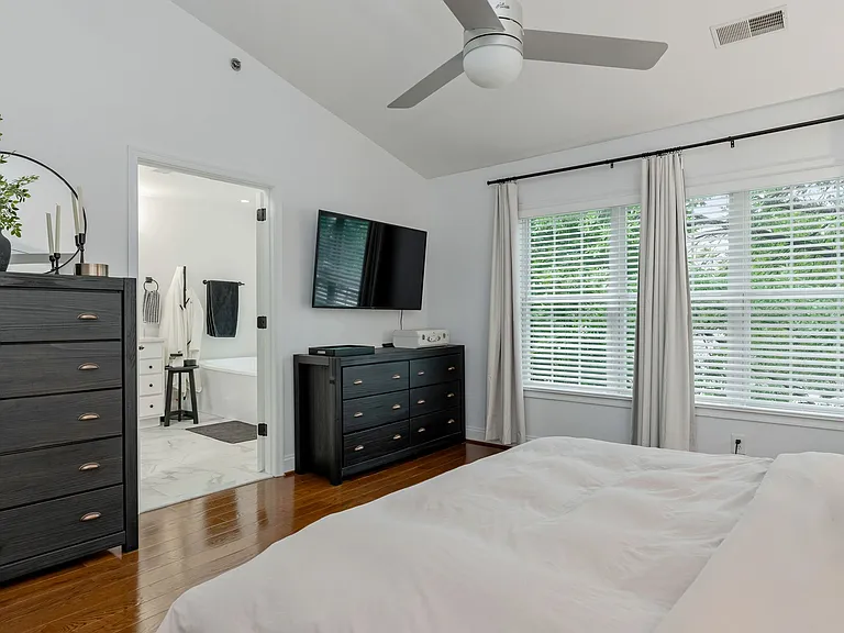 413 Clayton Ln — Photo 25