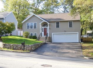 497 Sunderland Rd, Worcester, MA 01604