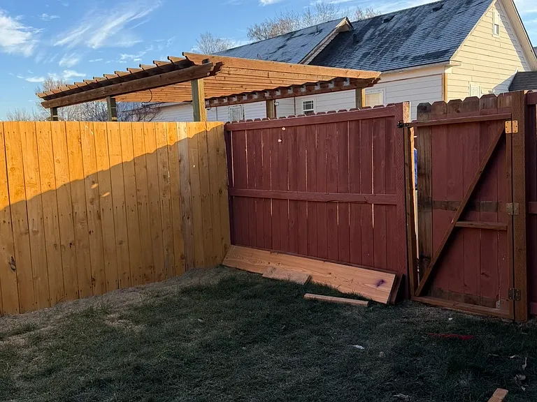 208 E Naches Ave #B — Photo 1