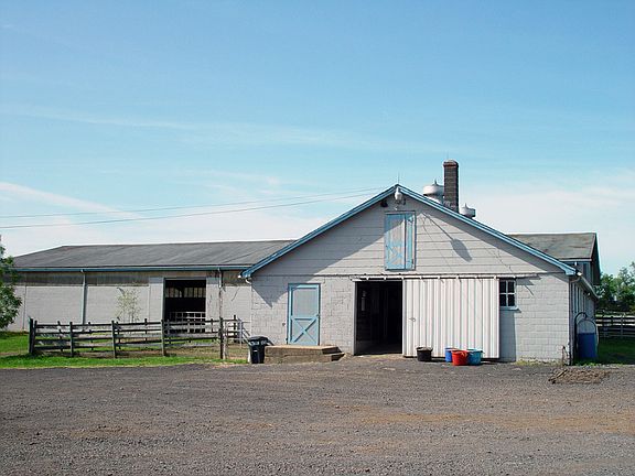 Stable with 10/heated stalls w/attached riding arena