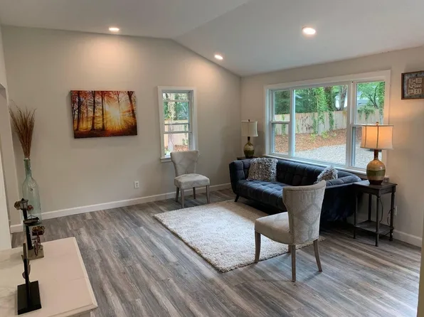 99 Oakview Ter, Barnstable, MA 02630