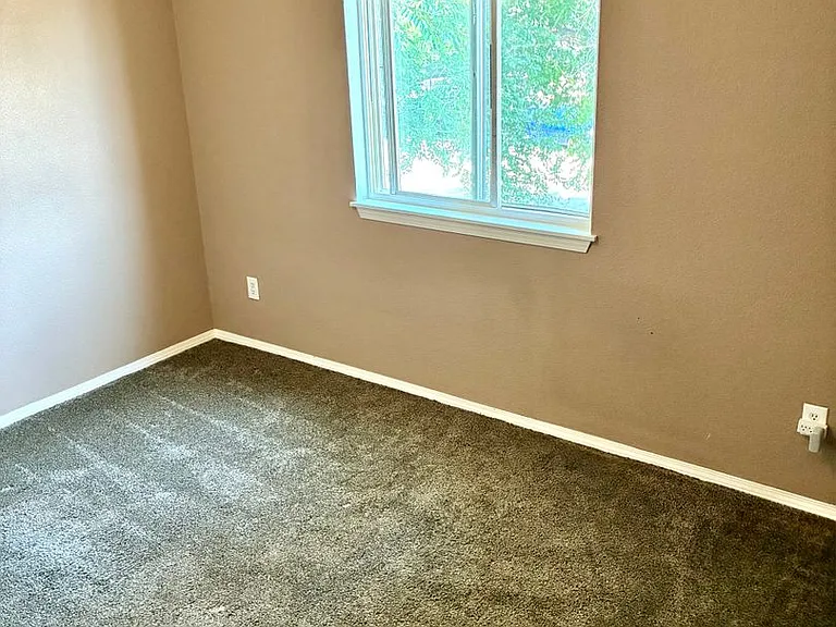 1443 Centennial Dr — Photo 24