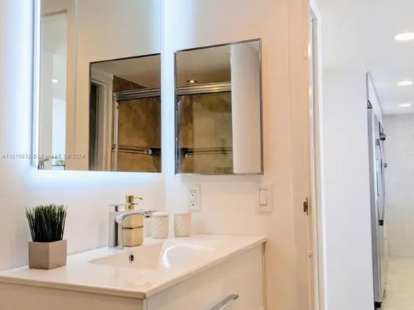 7601 E Treasure Dr APT 2121, North Bay Village, FL 33141