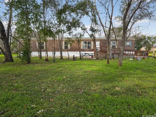 110 Old, Seguin, TX 78155