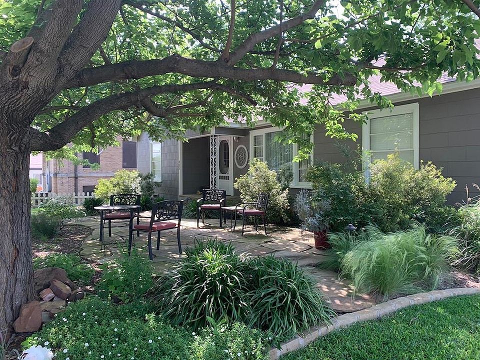 1st image of 305 W Davis St