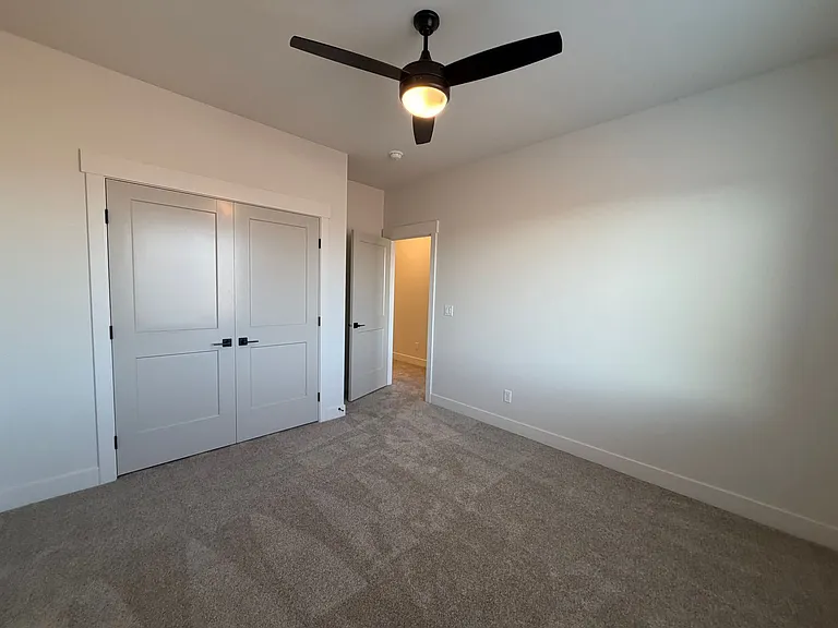 602 E Hemsworth Ln — Photo 24