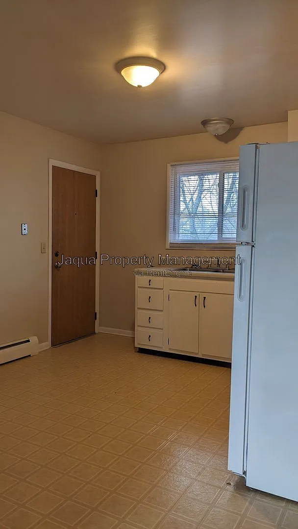 2 bed, 1.0 bath, $875 — Photo 4