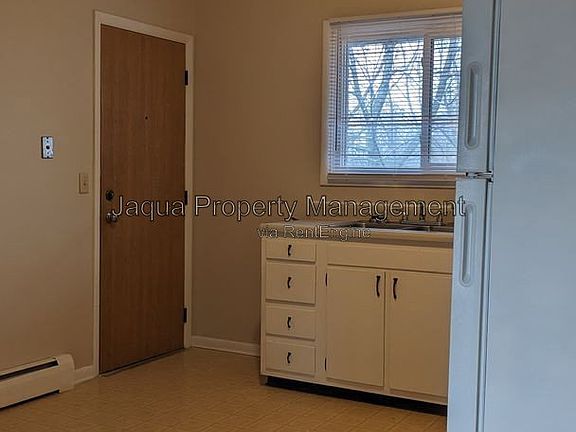 4th image of 2135 Cambridge Dr #2-D