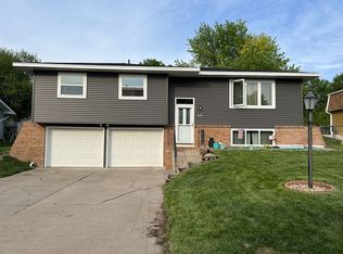 4119 Fairacres Rd, Kearney, NE 68845