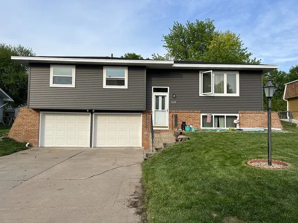4119 Fairacres Rd, Kearney, NE 68845