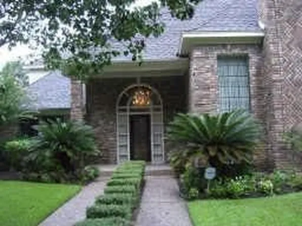 6906 Apple Valley Ln, Houston, TX 77069