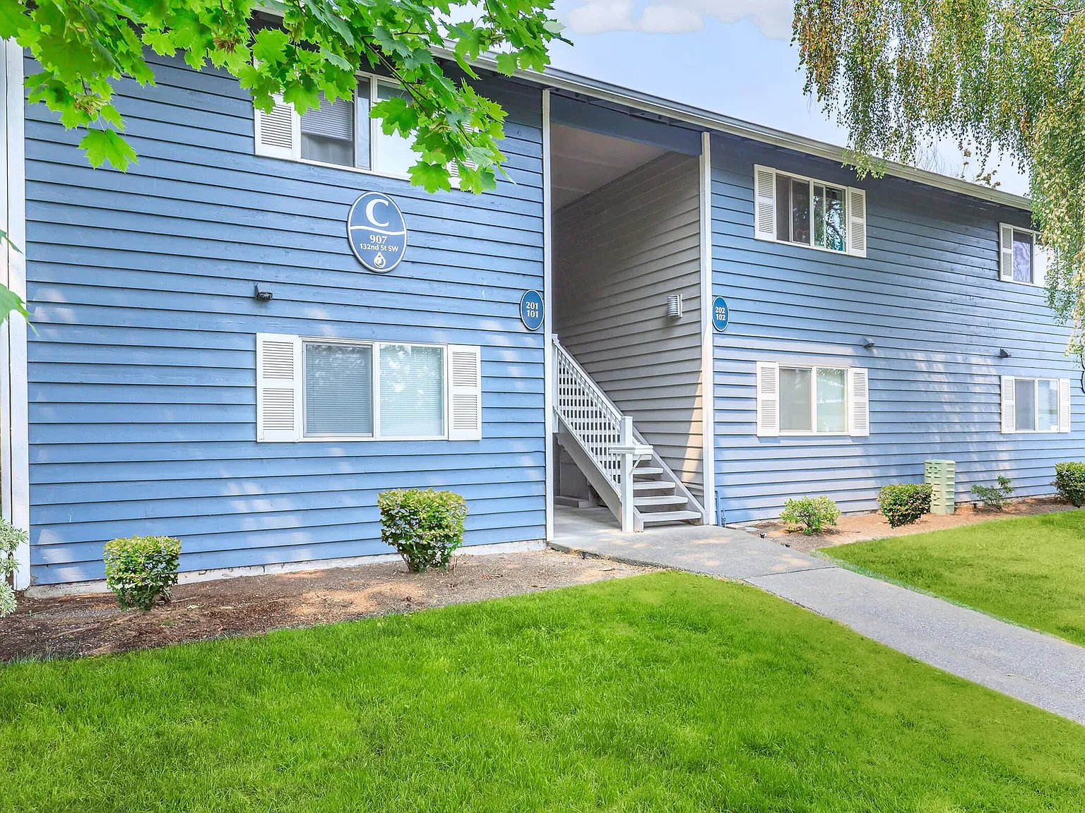 Raintree Village Apartments — Photo 3