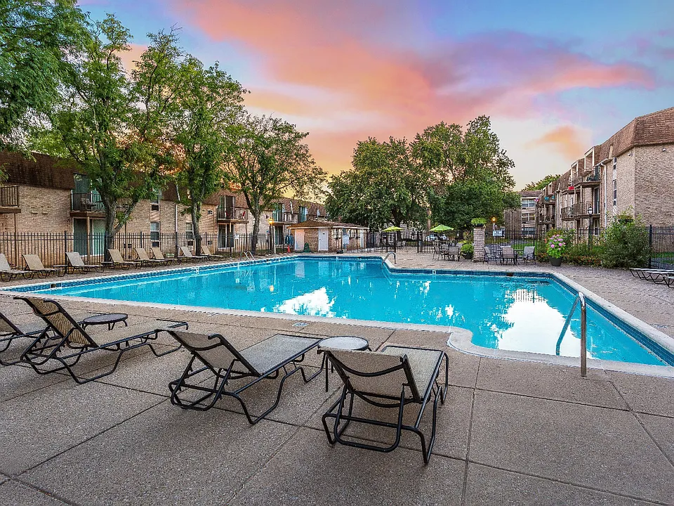 450 Green Apartments