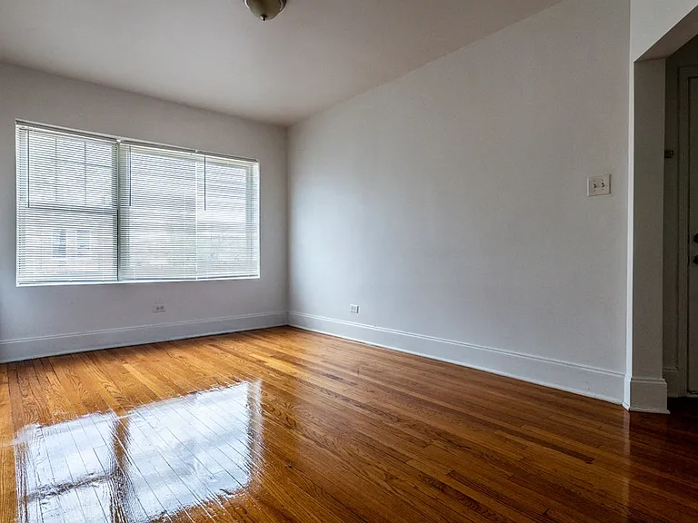 6829 S King Dr — Photo 12