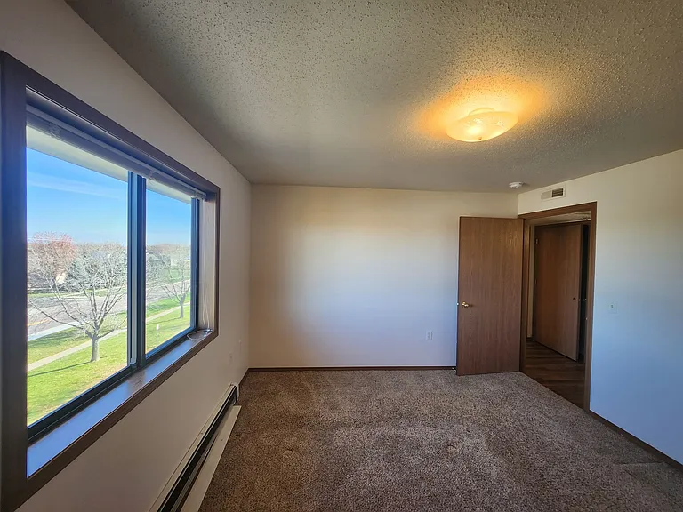 Eastern Hills Apartments — Photo 14