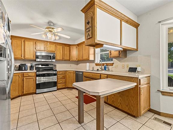 4th image of 2301 Berry Ave
