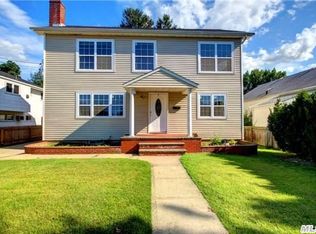7 Lottie Ave, Hicksville, NY 11801