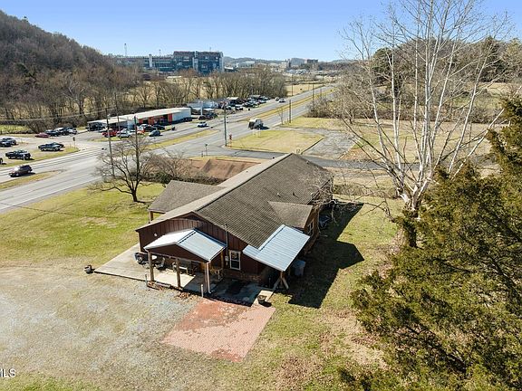 51st image of 2616 Volunteer Pkwy