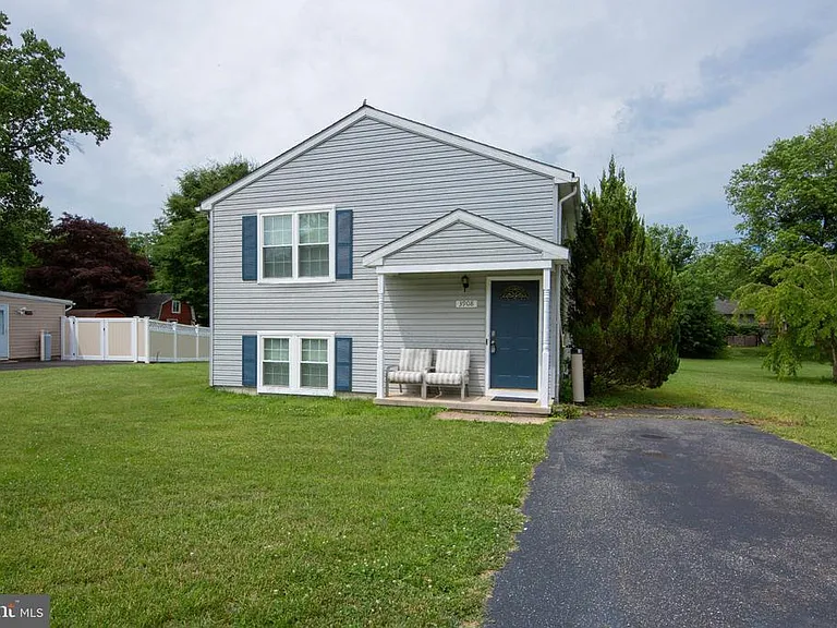 3908 Love Ave — Photo 2