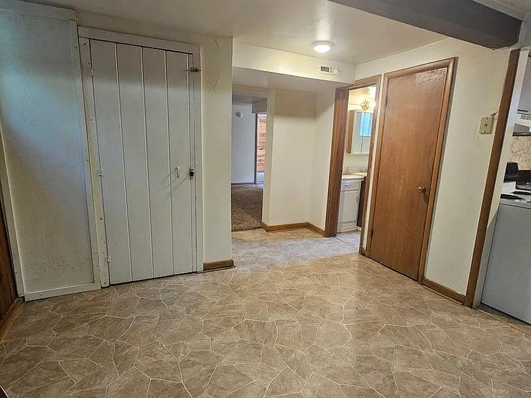 414 E Philadelphia St — Photo 11