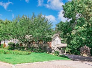 15 Swan View Dr, Patchogue, NY 11772