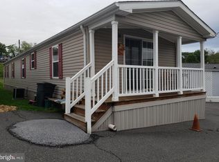 7 Pleasant Hill Ave, Akron, PA 17501