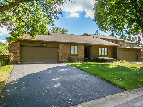51 Great Wood Cir, Fairport, NY 14450