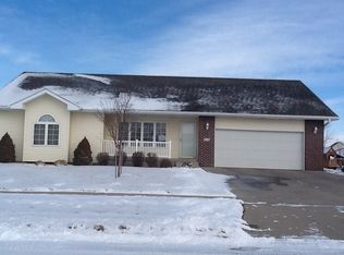 416 Coniston Cir, Sergeant Bluff, IA 51054