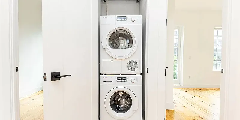 Rented by PREMIUM US INC | media 7