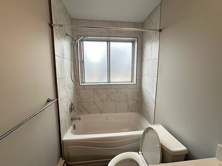 21 Balmoral Ave S #202 — Photo 12