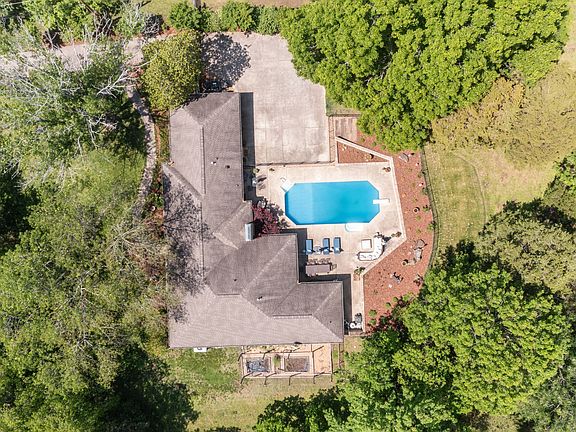 3rd image of 506 Clematis Dr