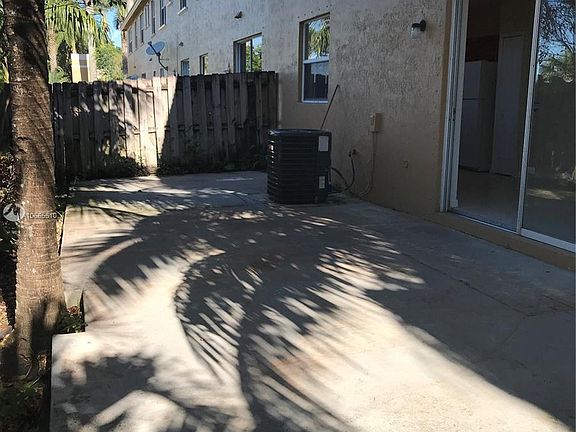 3rd image of 806 NW 135th Ter