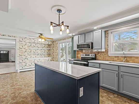 5th image of 937 Duck Pond Road