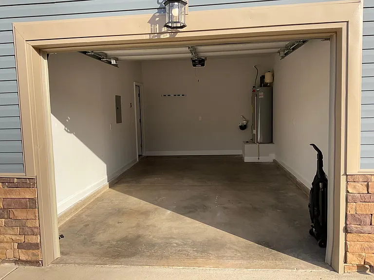 1911 Butternut Dr — Photo 4