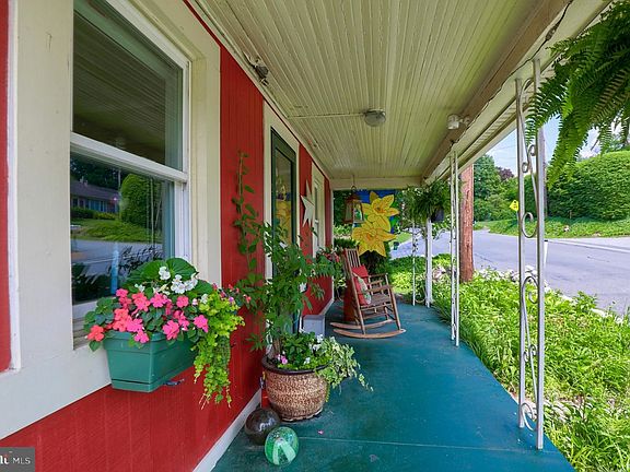 3rd image of 335 Owl Hill Rd