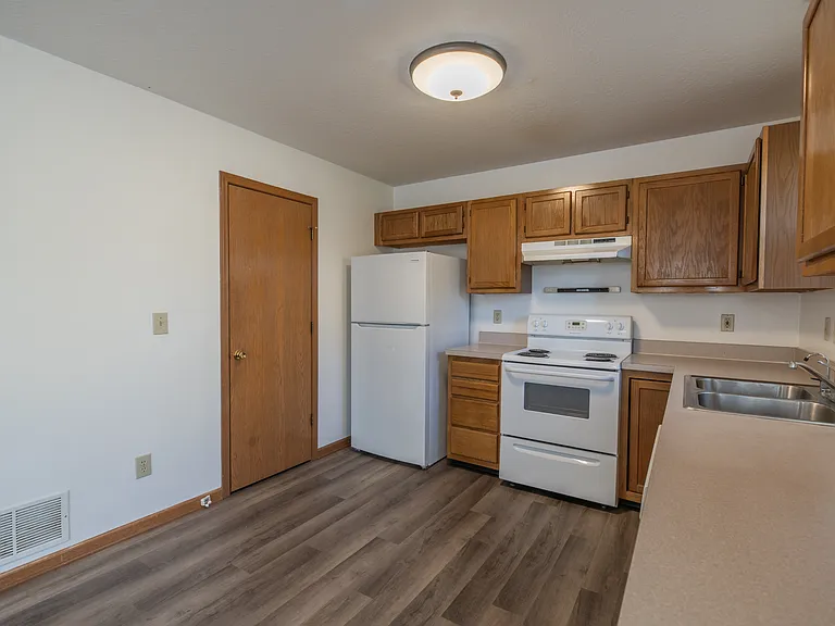 240 Richards Dr — Photo 14
