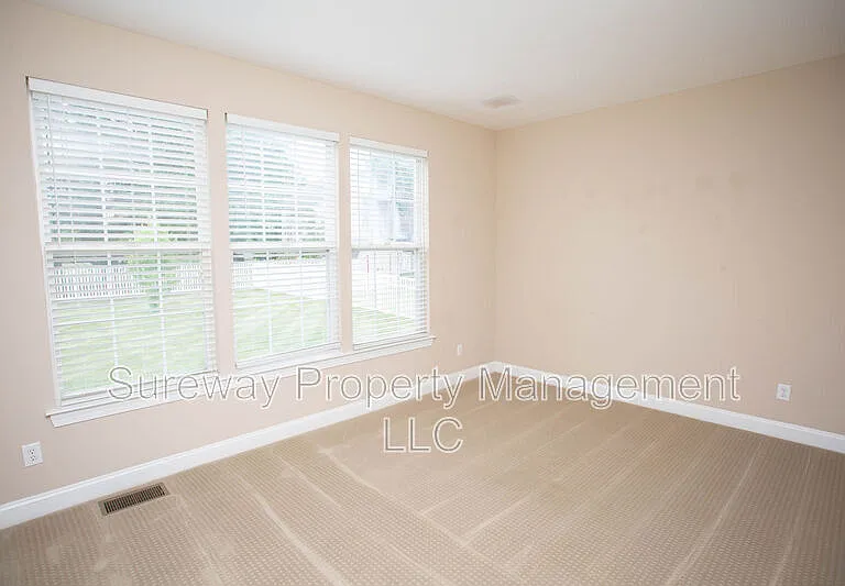 7 Amaryllis Ln — Photo 17