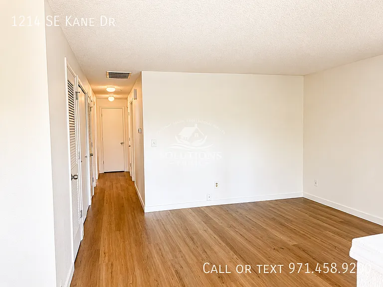 1214 SE Kane Dr — Photo 7