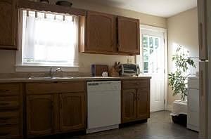 5th image of 128 E Oldham Ave